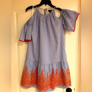 Cute summer dress, Maggie London, exposed shoulders.